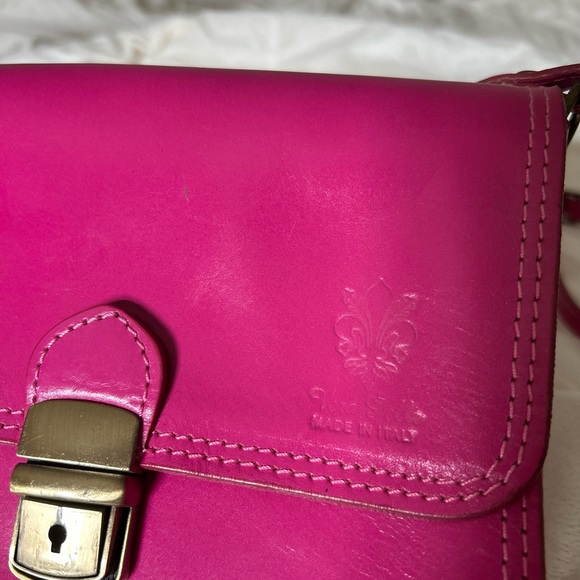 Gorgeous Vera Pelle Fuchsia Leather Crossbody bag - Picture 2 of 4